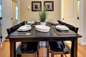 Dining - Bluebird Day - Twin Mills Bungalow in Bend, OR, featuring 2 cozy bedrooms. (Bend)