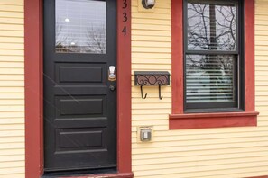 Exterior detail - Bluebird Day - Twin Mills Bungalow (Bend)