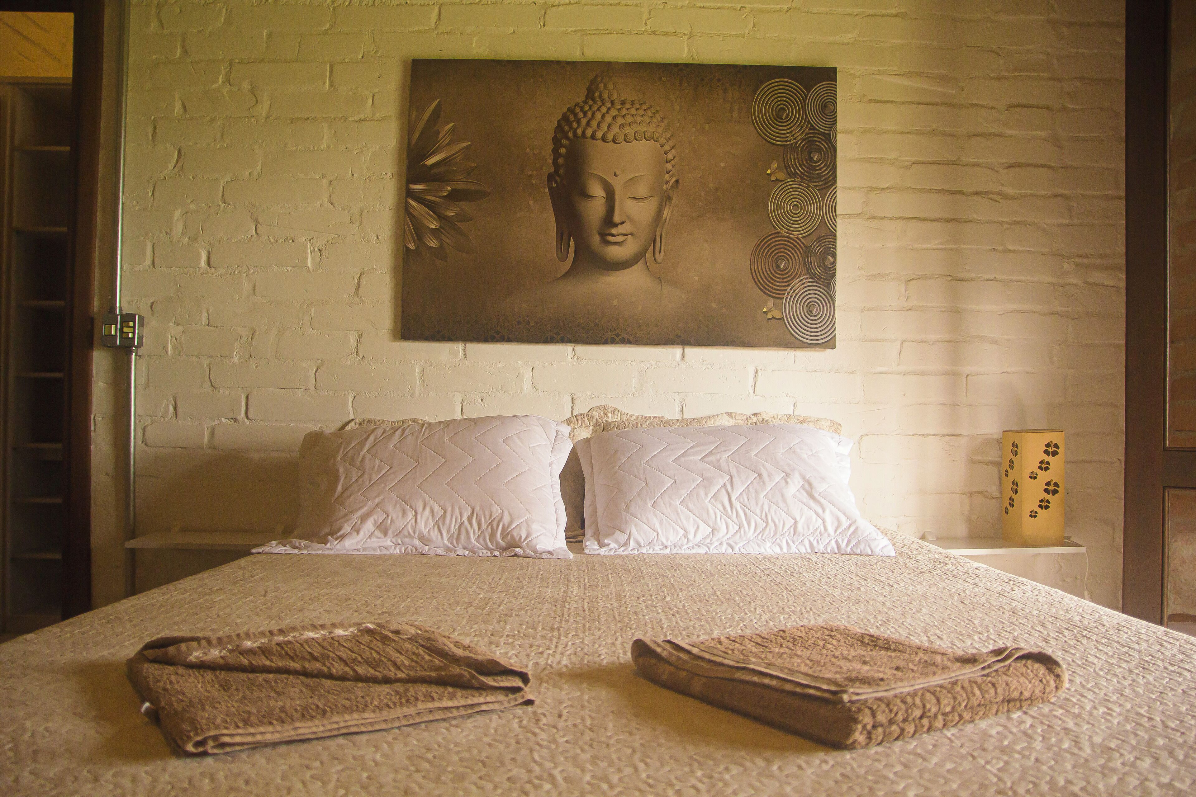 Minibar, decoración personalizada, wifi gratis y ropa de cama 
