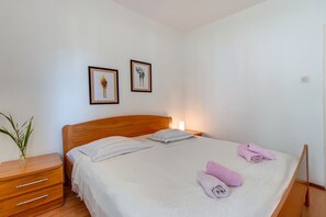 2 bedrooms, WiFi, bed sheets