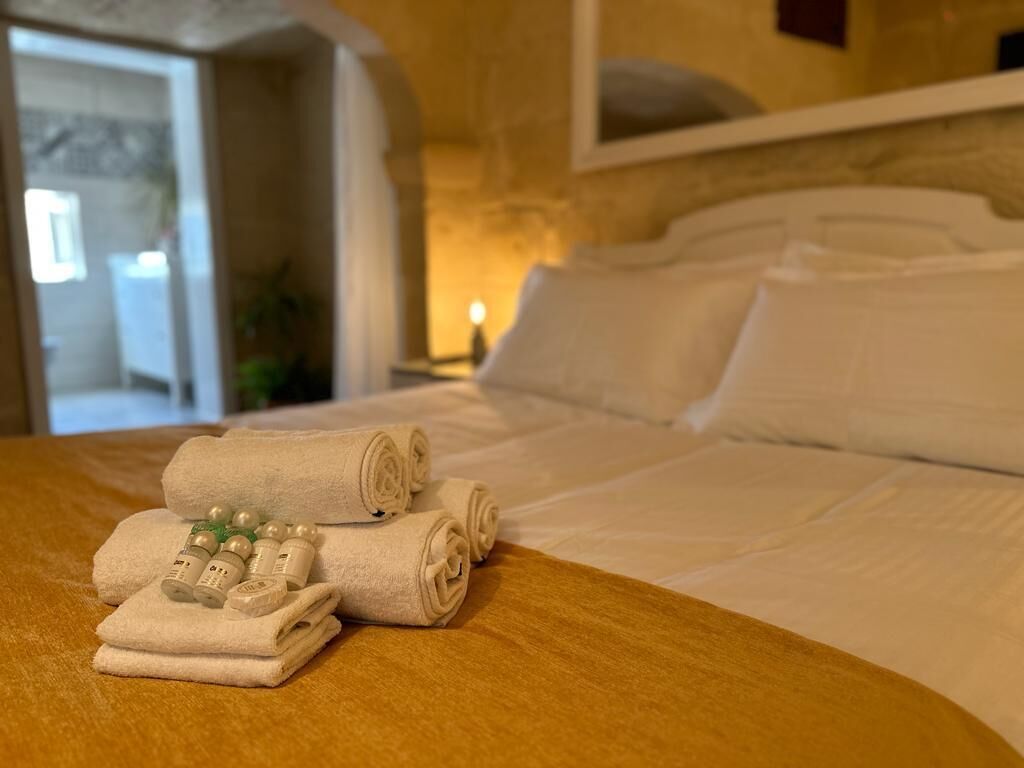 Superior Double Room, Bathtub | Bar mini, peti besi dalam bilik, meja, ruang kerja komputer riba 