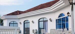 Balcony - Les Jardins de René - Inkwell (Yaoundé)