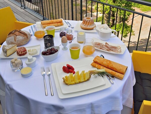 Luxe suite, en-suite badkamer (Voyage à l'infini ) | Uitzicht vanaf balkon