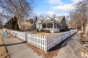 Exterior - City Park Charm - Vintage Home w/ Modern Comforts (Fort Collins)