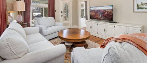 TV connectée, livres, médiathèque, espaces bureaux