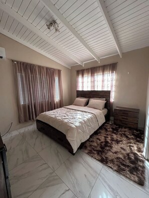 2 bedrooms, iron/ironing board, WiFi, bed sheets - Strawberry Oasis- Christiansted (Strawberry)