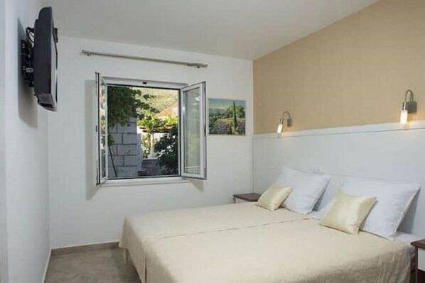 1 bedroom, WiFi, bed sheets