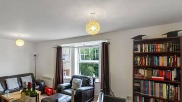 Apartment | Living area | TV