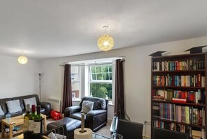 Apartment | Living area | TV - 2 Bed-colchester Apartment-freep- Tv-wifi (Colchester)