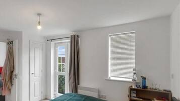 Apartment | 2 bedrooms, iron/ironing board, free WiFi, bed sheets