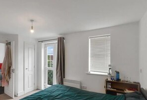Apartment | 2 bedrooms, iron/ironing board, free WiFi, bed sheets - 2 Bed-colchester Apartment-freep- Tv-wifi (Colchester)