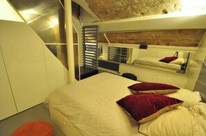 2 bedrooms, desk, iron/ironing board, WiFi