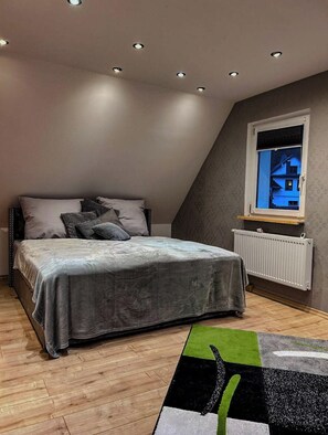 2 bedrooms, iron/ironing board, bed sheets