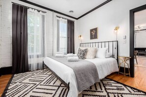 1 bedroom, desk, iron/ironing board, free WiFi - Pet Friendly | Modern Touches | Walk to Bars (Columbus)