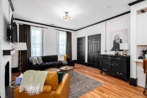 Smart TV - Pet Friendly | Modern Touches | Walk to Bars (Columbus)