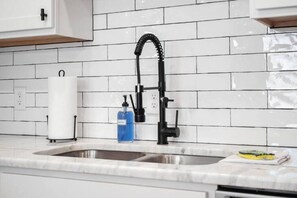 Fridge, microwave, oven, stovetop - Pet Friendly | Modern Touches | Walk to Bars (Columbus)