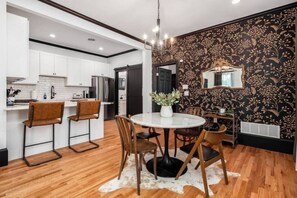 Dining - Pet Friendly | Modern Touches | Walk to Bars (Columbus)