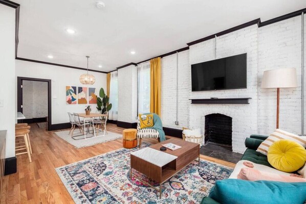 TV - Chic & Clean | Walkable to Everything | Smart TV (Columbus)