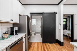 Fridge, microwave, oven, stovetop - Chic & Clean | Walkable to Everything | Smart TV (Columbus)