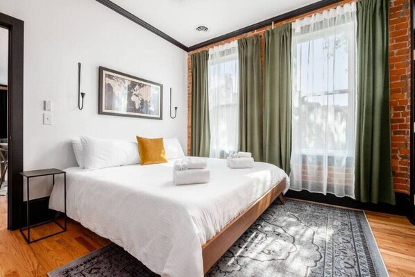 1 habitación, escritorio, tabla de planchar con plancha y wifi 