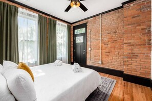 1 bedroom, desk, iron/ironing board, WiFi