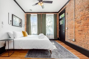 1 bedroom, desk, iron/ironing board, WiFi