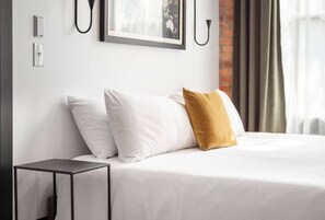 1 bedroom, desk, iron/ironing board, WiFi