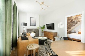 1 bedroom, desk, iron/ironing board, WiFi