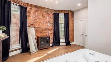 1 quarto, escrivaninha, ferros/tábuas de passar roupa, Wi-Fi