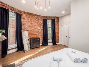 1 bedroom, desk, iron/ironing board, WiFi