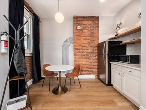 Fridge, microwave, oven, stovetop - Free Parking | Walkable to Cafes | Short North (Columbus)