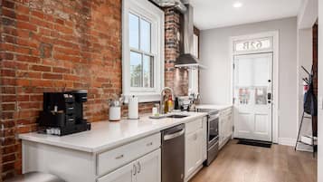 冰箱、微波炉、烤箱、炉灶