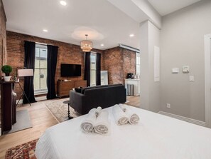 1 bedroom, desk, iron/ironing board, WiFi