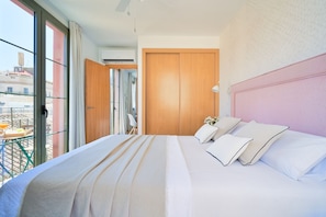 Iron/ironing board, internet, bed sheets