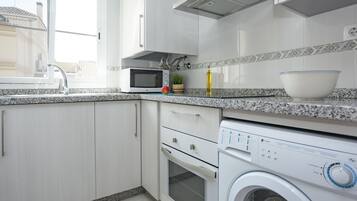 Fridge, microwave, oven, coffee/tea maker