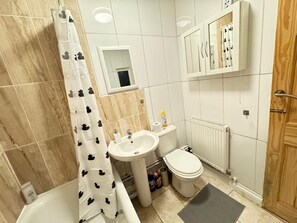 Bathroom - South Croydon - Sleeps 4 - Garden - 85walkingscore (South Croydon)