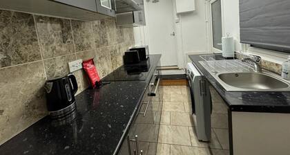 South Croydon - Sleeps 4 - Garden - 85walkingscore