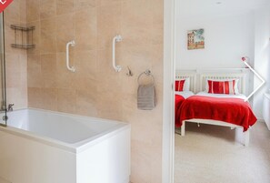 Ferienhaus | Badezimmer | Dusche, Haartrockner, Handtücher