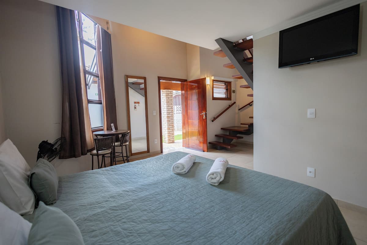 Phòng Suite, 2 phòng ngủ | Minibar, bàn, truy cập Internet không dây miễn phí 