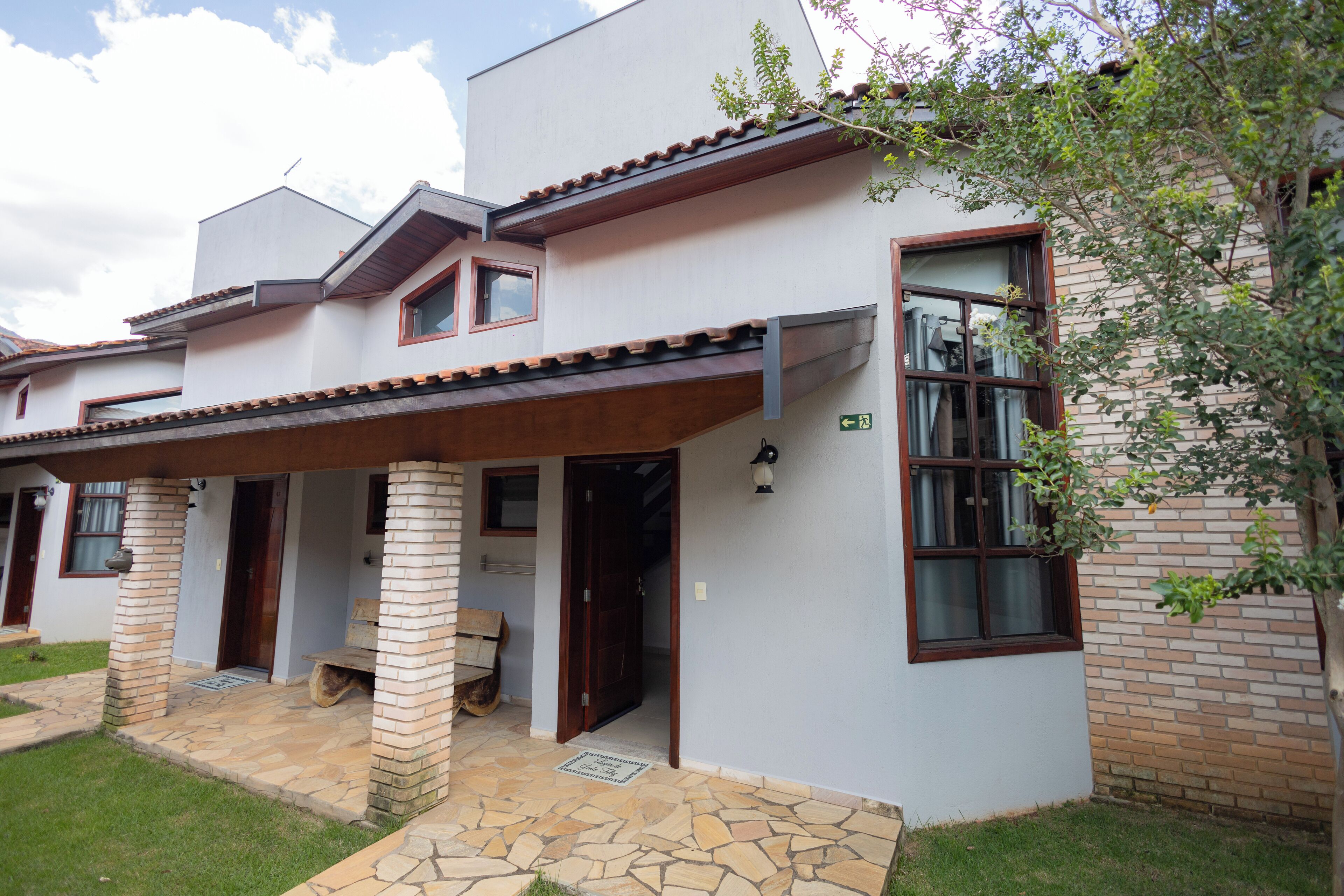 Suíte, 2 quartos | Escrivaninha, Wi-Fi de cortesia