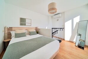 1 habitación, tabla de planchar con plancha, internet y ropa de cama 