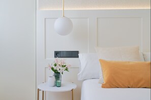 2 bedrooms, iron/ironing board, internet
