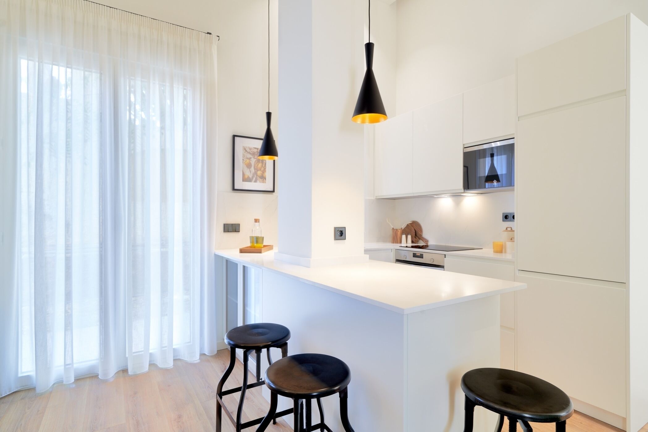 Fridge, microwave, oven, coffee/tea maker