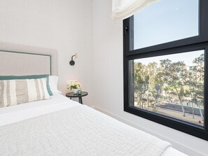 2 bedrooms, iron/ironing board, Internet