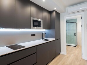 Fridge, microwave, dishwasher, coffee/tea maker