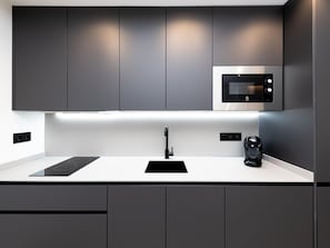 Refrigerador, microondas, lavavajillas, cafetera/tetera
