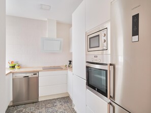 Fridge, microwave, oven, dishwasher - Calle Parras - iloftmalaga (Málaga)