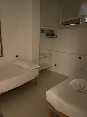 2 makuuhuonetta, silitysrauta/-lauta, Wi-Fi, vuodevaatteet