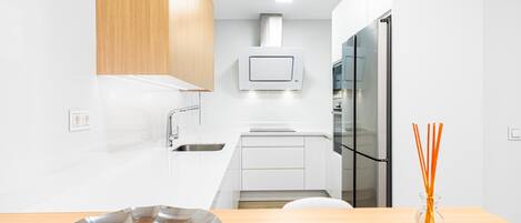 Fridge, microwave, oven, coffee/tea maker