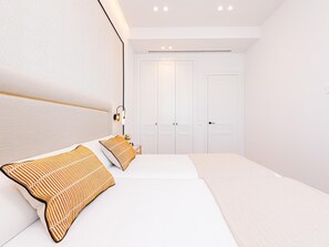 3 habitaciones, tabla de planchar con plancha y internet 